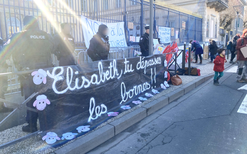 Mais qui est donc cette Elisabeth qui pousse un peu les bornes ? 