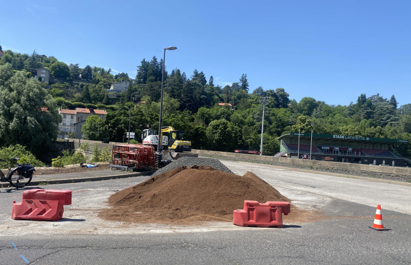 Ici sera bâti l'un des deux ronds-points inscrits dans les plans de l'Agglo. 