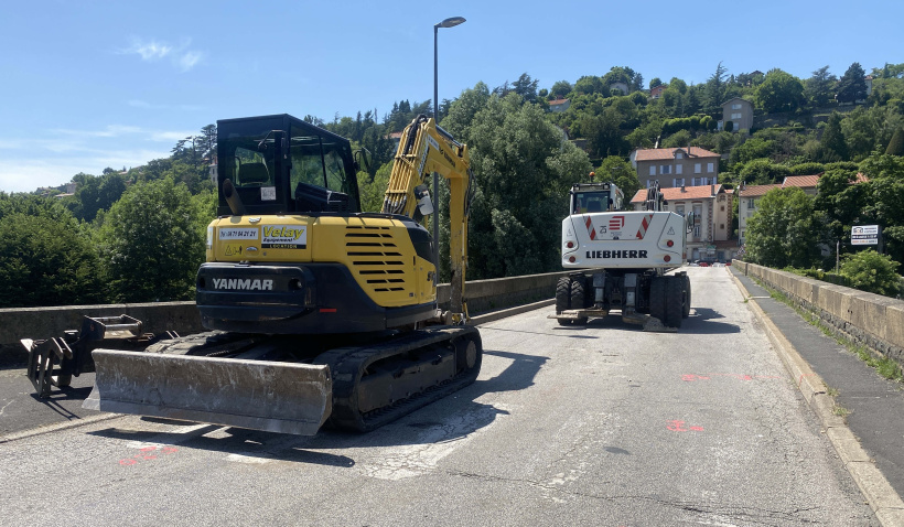 Les pelleteuses sont déjà en place pour commencer le gros lifting estival. 