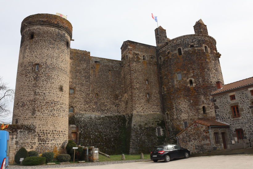 La forteresse de St-Vidal, propriétaire de Vianney d'Alençon, est devenue un hôtel de luxe