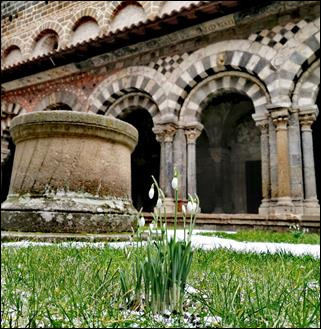 Le cloître de la cathédrale du Puy 