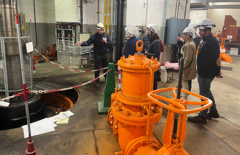 Visite des locaux de la centrale hydroélectrique