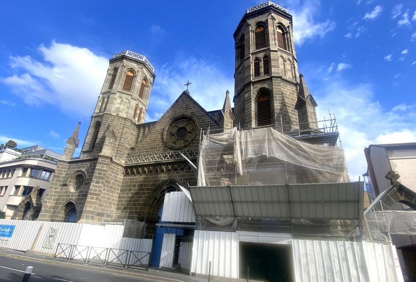 L'église des Carmes, en plein effeuillage. 