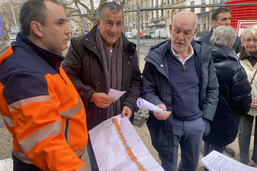 Jean-François Exbrayat (au centre) aux côtés de Michel Chapuis (à droite). 