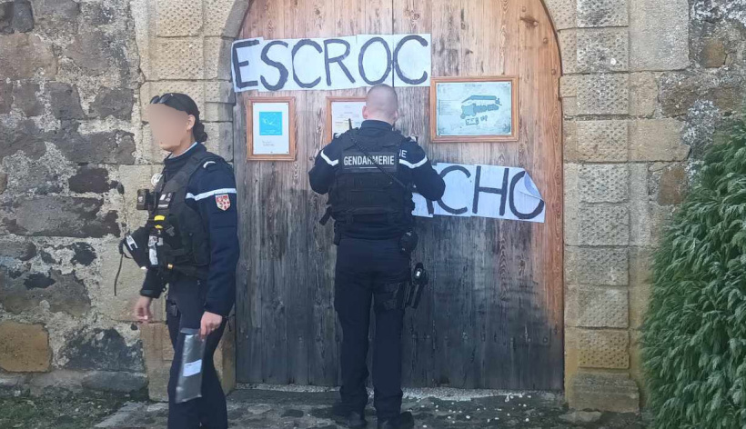 Les gendarmes sur place pour constater les incivilités sur la forteresse de St-Vidal. 