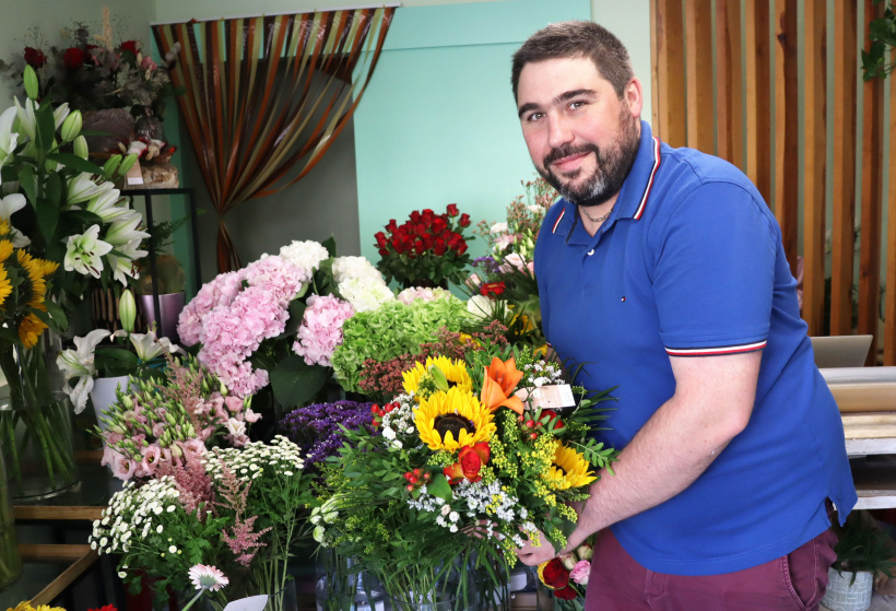 Loïc Ferrapie, ambassadeur d'une longue histoire toute de fleurs vêtue.