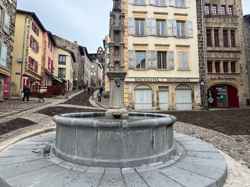 La Fontaine de l’Ange a été officiellement réceptionnée et remise en eau aujourd'hui