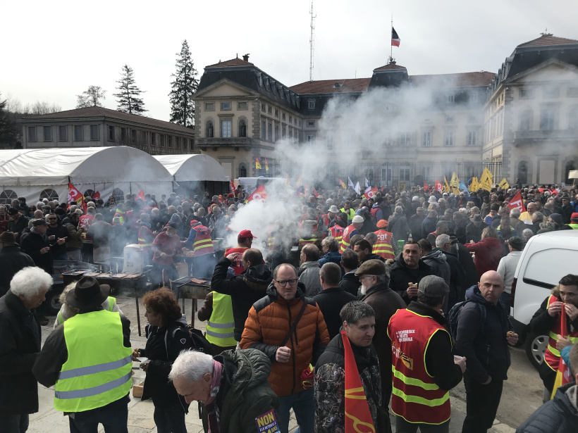 Mardi 6 avril, 12h, place du Breuil, lors de la manifestation contre la réforme retraites