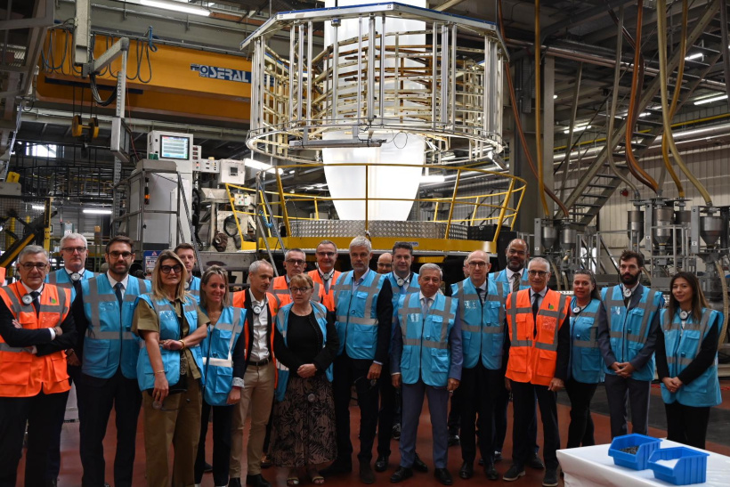 Les élus sont arrivés dans un cortège de voitures pour la visite de l'entreprise Barbier.