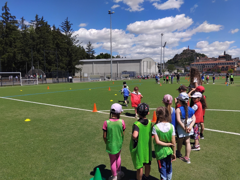 Course en relais pour les élèves des écoles primaires du bassin ponot.