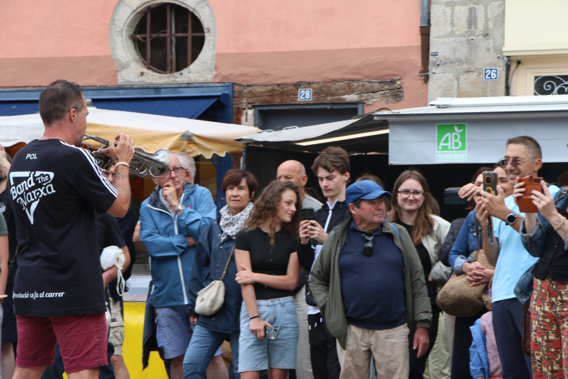 Un jour de marché au rythme des cuivres