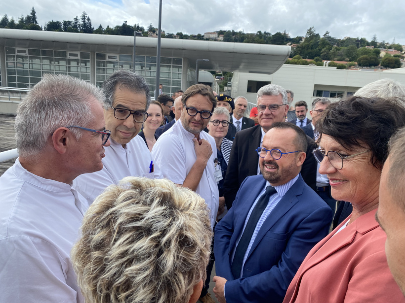 Le ministre dialogue avec les professionnels de santé