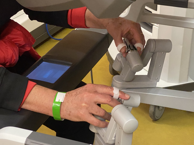 Les participants ont pu essayer le robot Da Vinci X