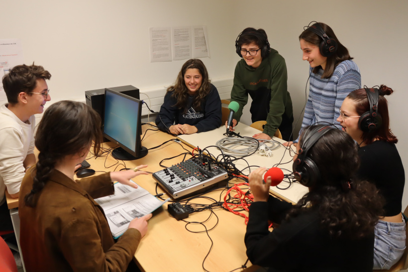 Les informés de Simone Weil au micro pour des podcasts