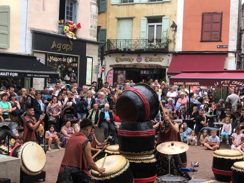 Spectacle sur la Place du Plot