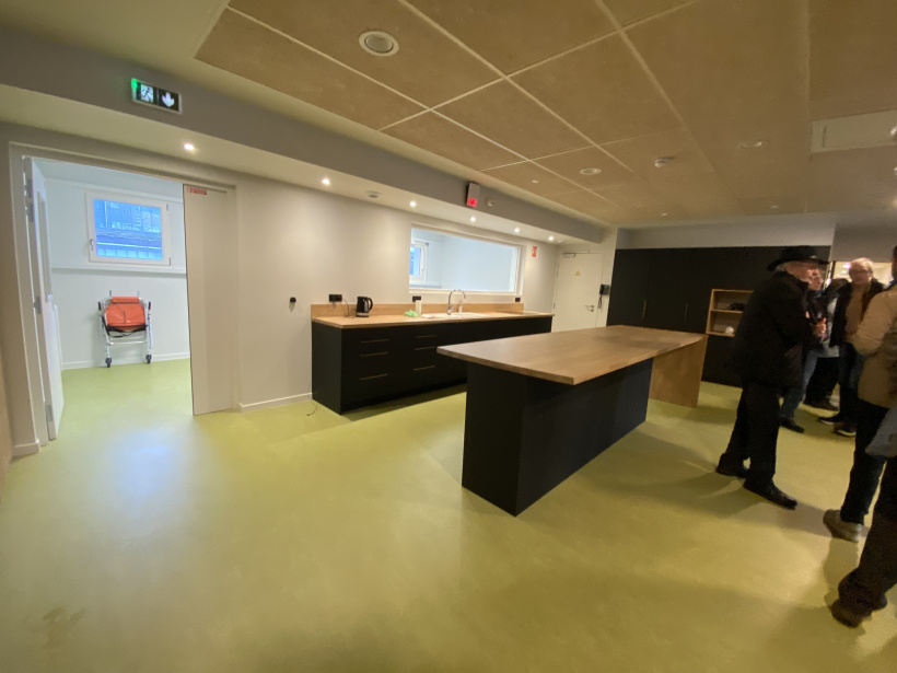 Salle commune avec cuisine pour les pensionnaires