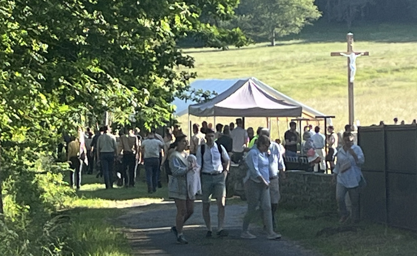 Les opposants craignent qu'une foule de religieux se regroupe désormais ici. 