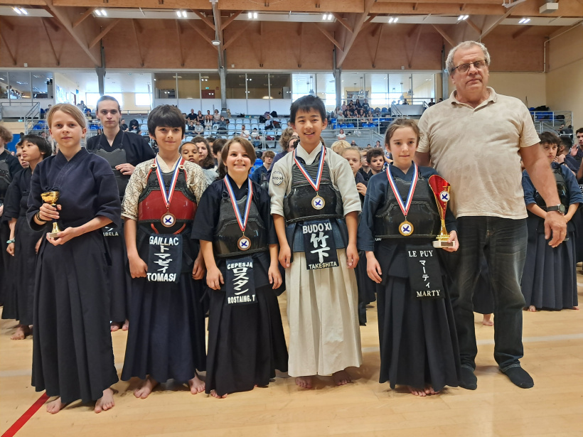 Des jeunes qui n'ont pas froid aux yeux. 
