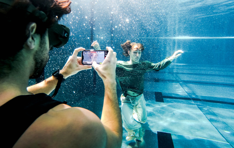 Des séquences aquatiques ont donné une dimension incroyable à la chorégraphie l'acteur.  