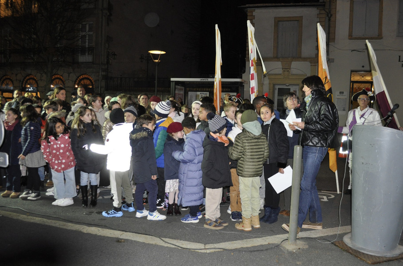 Les plus jeunes générations ont bravé le froid pour rendre honneur au général.