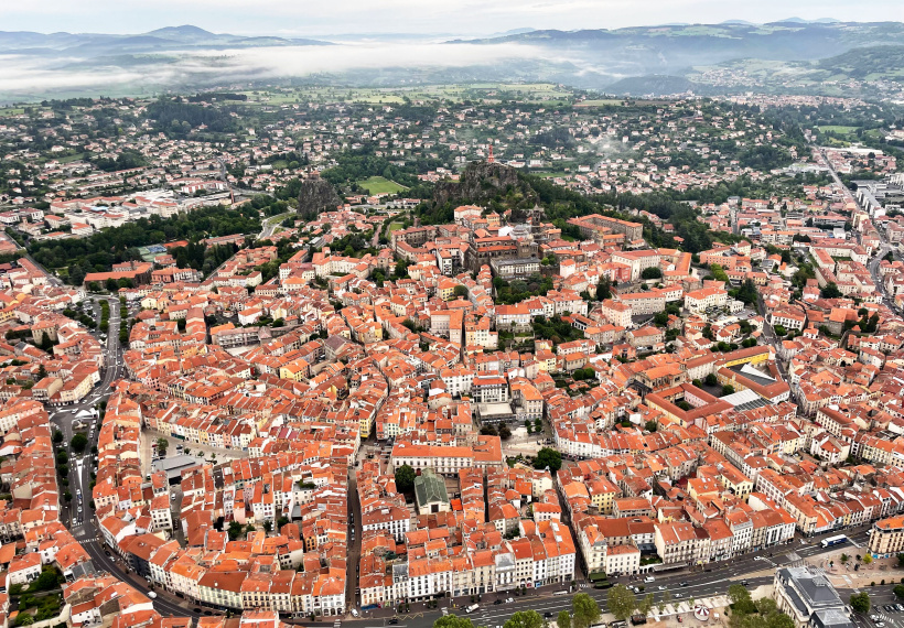 Le Puy-en-Velay, centre de la Communauté d'Agglomération qui regroupe 72 communes. 