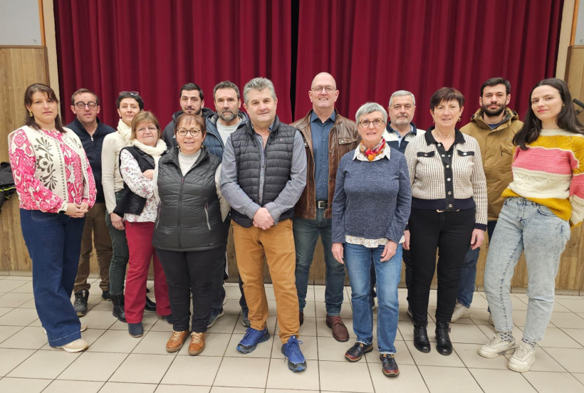 Thierry Defay, au centre, tête de la liste "Ensemble acteurs de demain" à Laussonne. 