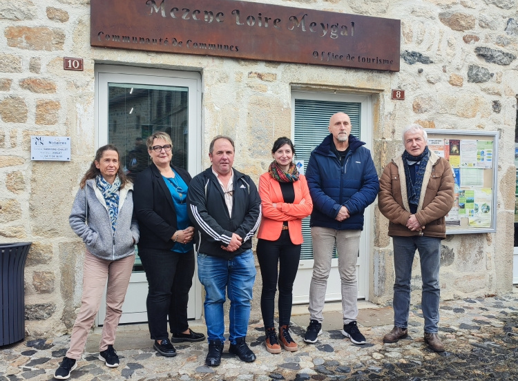 Si la mairie ne vient pas au secrétaire, c'est le secrétaire qui viendra aux mairies. 