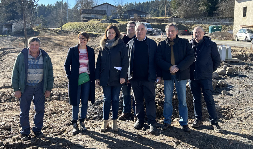 La Région, l'Agglo et les élus, réunis sur le chantier en cours à Malvières. 