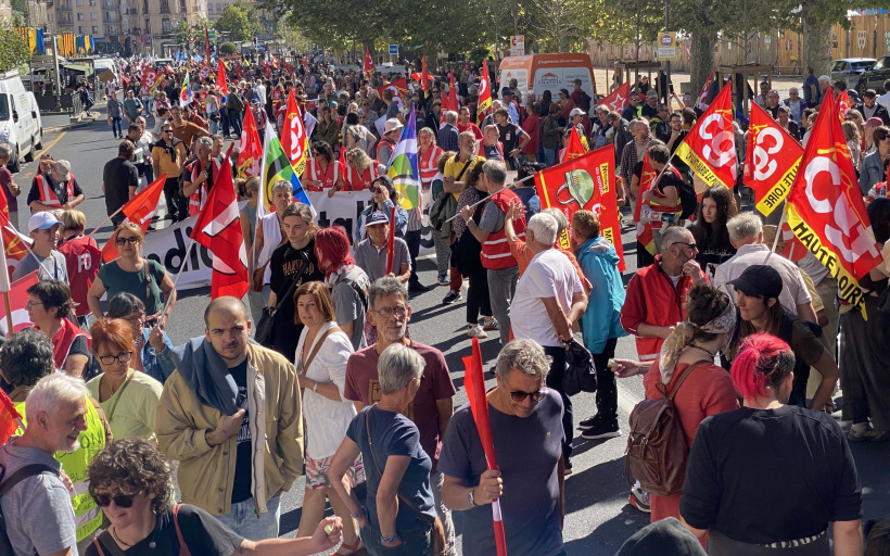 Durant la manifestation du 18 septembre 2025, sur le boulevard du Breuil, au Puy-en-Velay.