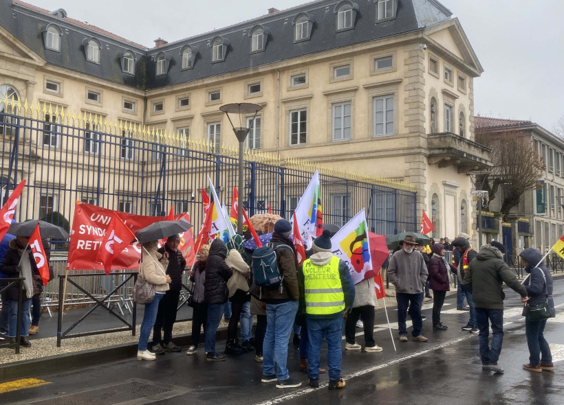 C'est devant la préfecture de la Hte-Loire qu'ont été prononcés les discours des syndicats