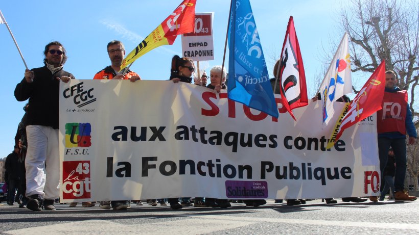 La fonction publique est, par définition, au service du public, soit tous les français. 
