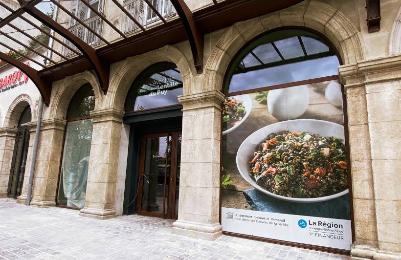 Le musée fait face à la place du Breuil
