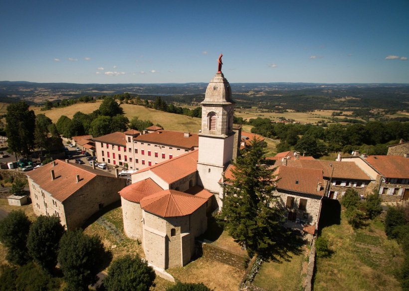 Vue sur la chapelle de Pradelles