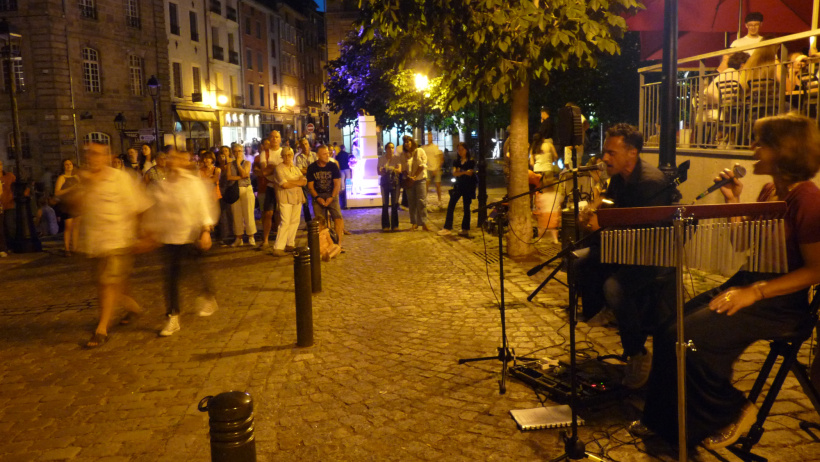 Bulle - duo acoustique qui passe de Cabrel... à System of a down