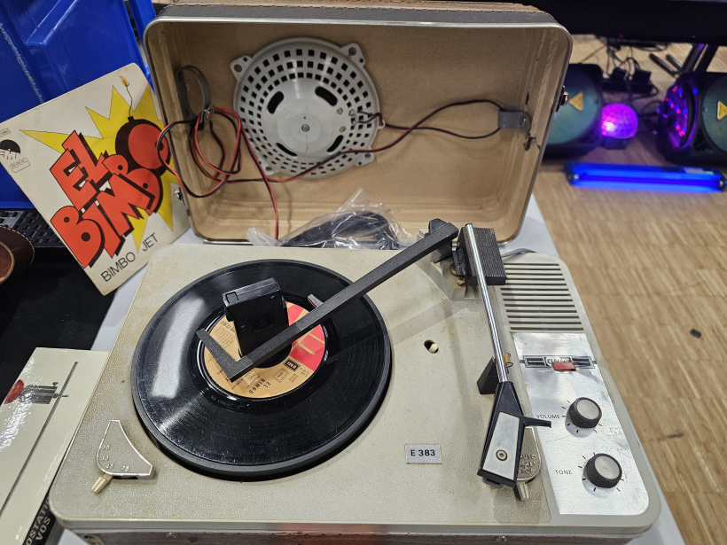 Une vieille platine.