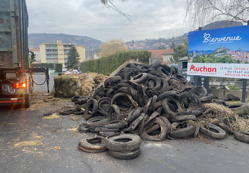 Les pneus, fléau pour l'écologie, casse-tête pour le recyclage et leviers de pression.