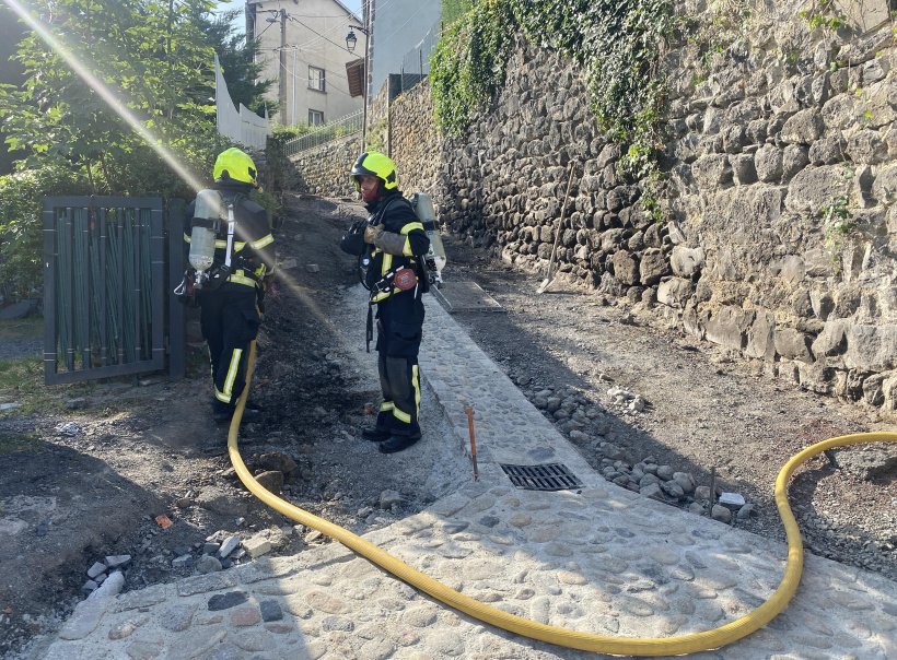 C'est dans la rue du Four Vieux que les pompiers ont dû intervenir. 