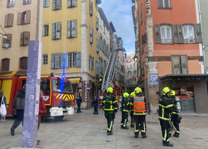 L'incendie s'est déclaré dans la rue Rapahaël, au Puy-en-Velay.