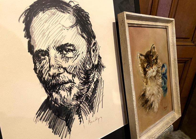 L'autoportrait d'Auguste Boudignon à côté de sa première toile peinte à l'âge de 16 ans.