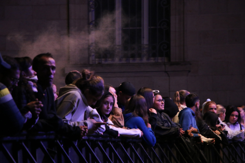 Le public attend Deluxe