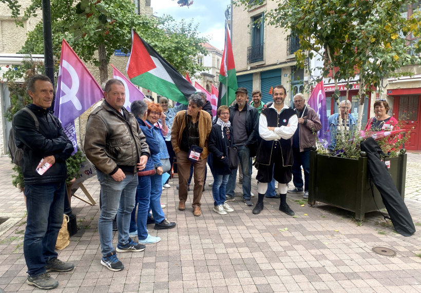 Un petit rassemblement mais un grand symbole pour la démocratie.