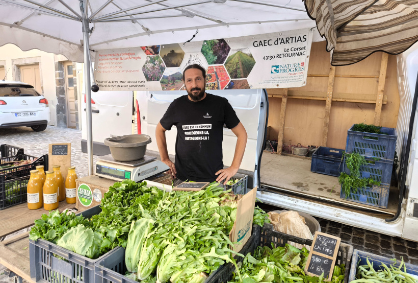 Renaud Daumas, fier de ses produits Nature et Progrès. 