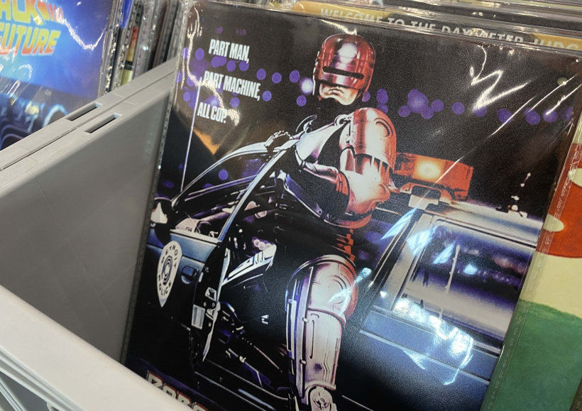 "Je vous préviens : Résister provoquer votre mort"..." Va te faire huiler !"