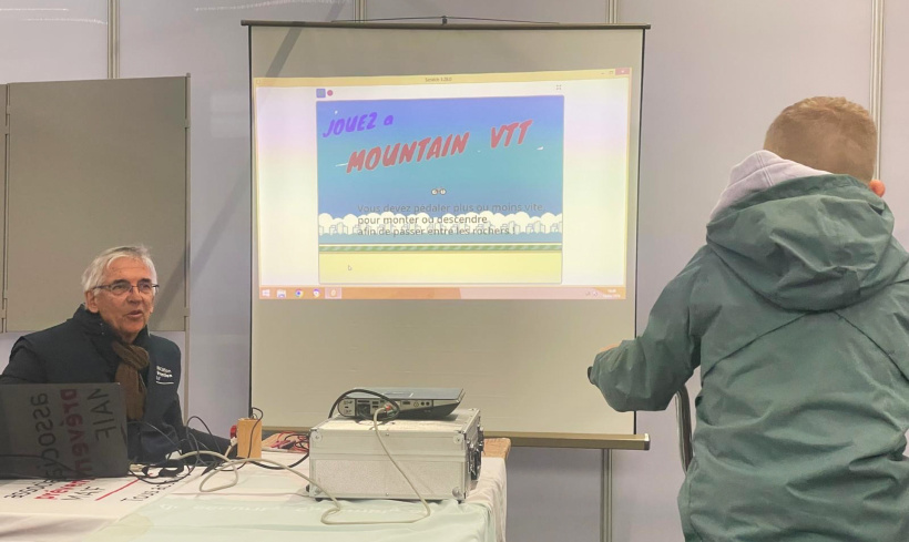 Pédaler pour faire avancer le jeu