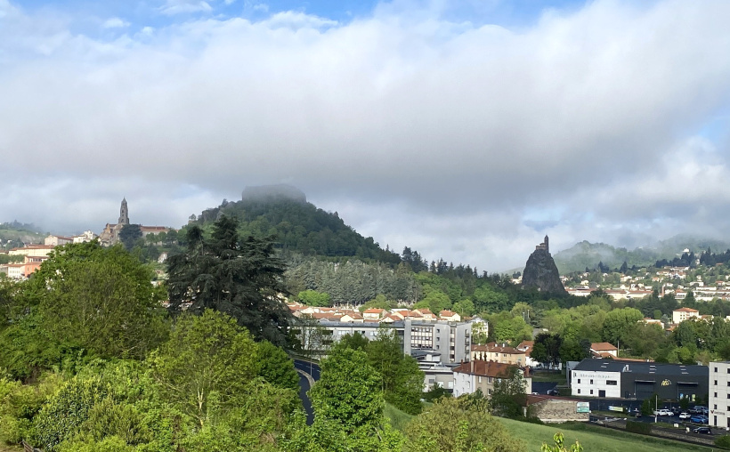 Le Puy-en-Velay sans la statut Notre-Dame-de-France, ça donne ça. 
