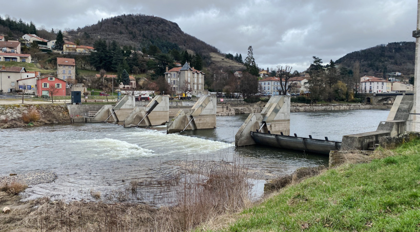 Le seuil attend d'être remis à neuf