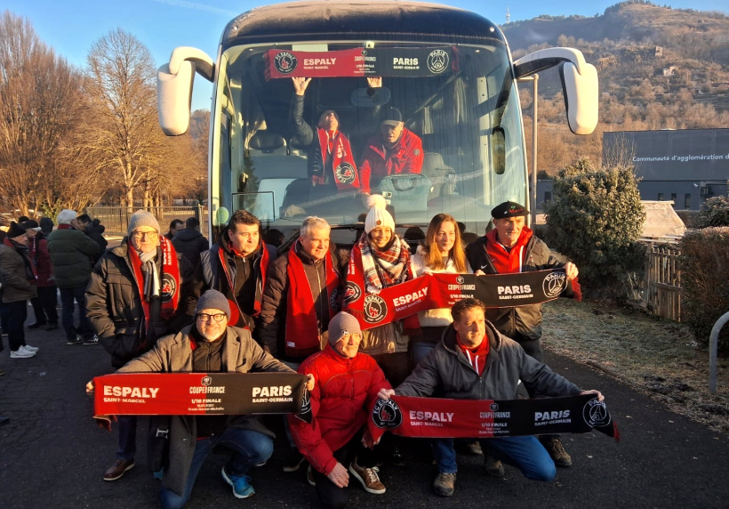 Un 1er car est parti ce matin des Orgues d'Espaly avec toute une équipe de bénévoles.