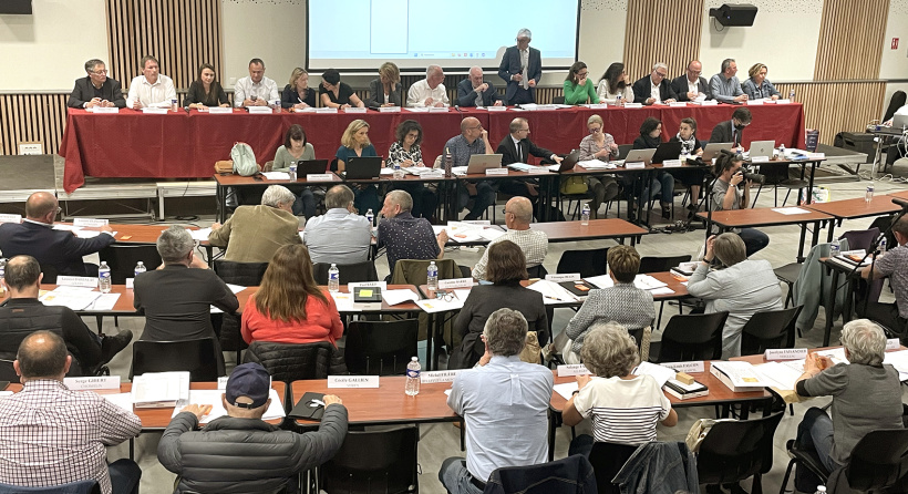 La table des quinze conseillers est composée