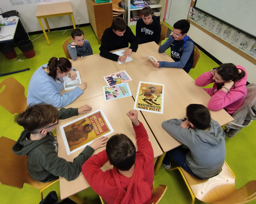 Les élèves en pleine réflexion sur le thème du consentement et les limites à respecter.