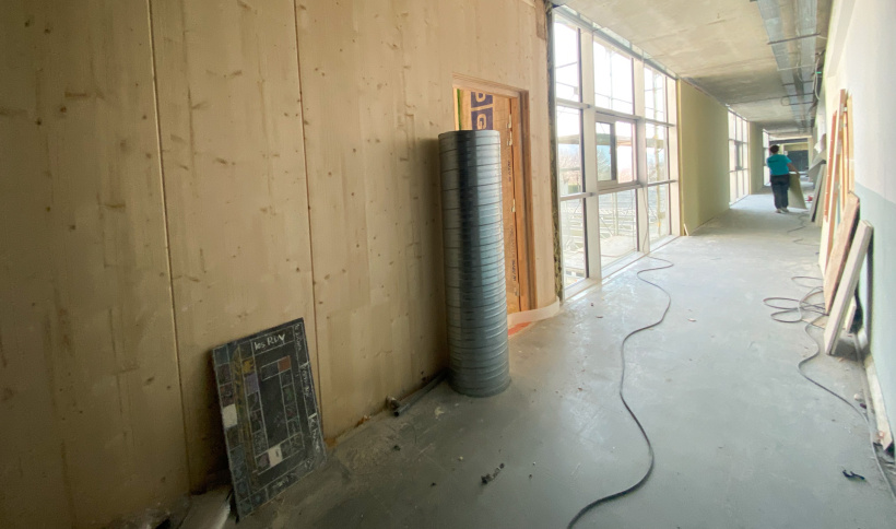 Les murs sont composés de vitre et de bois 